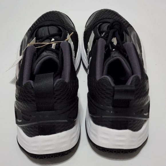 Adidas Exhibit‎ A low top basketball shoes men\'s size 13.5 new!!!